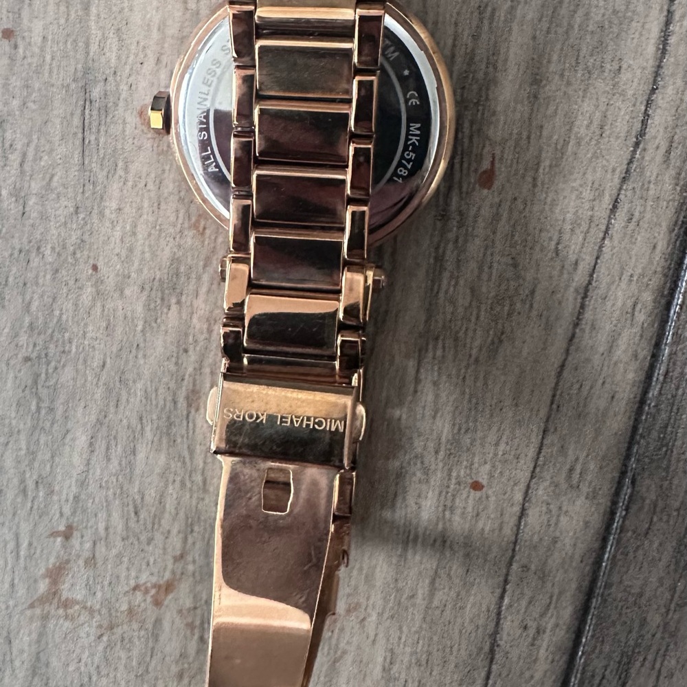 Michael Kors Rose Gold and White Women's Watch - Picture 4 of 11